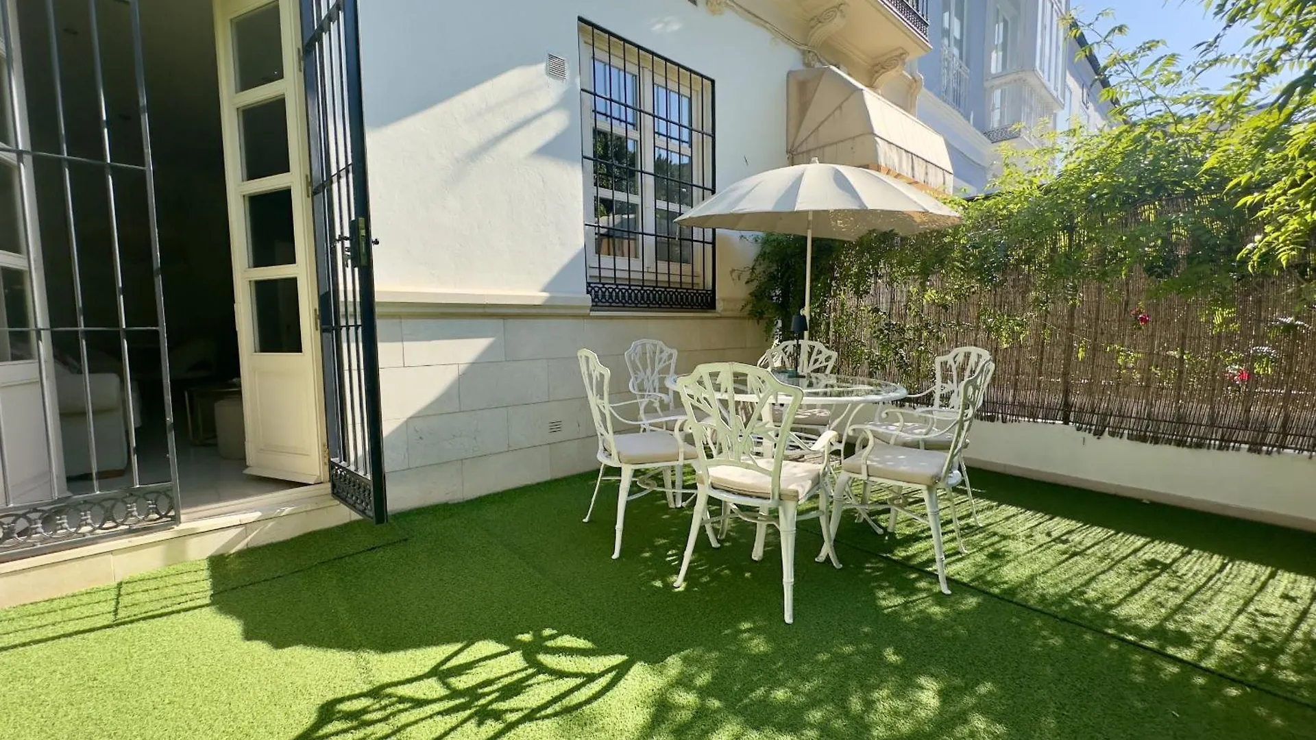 Urbe10 Pries Garden Apartment Malaga
