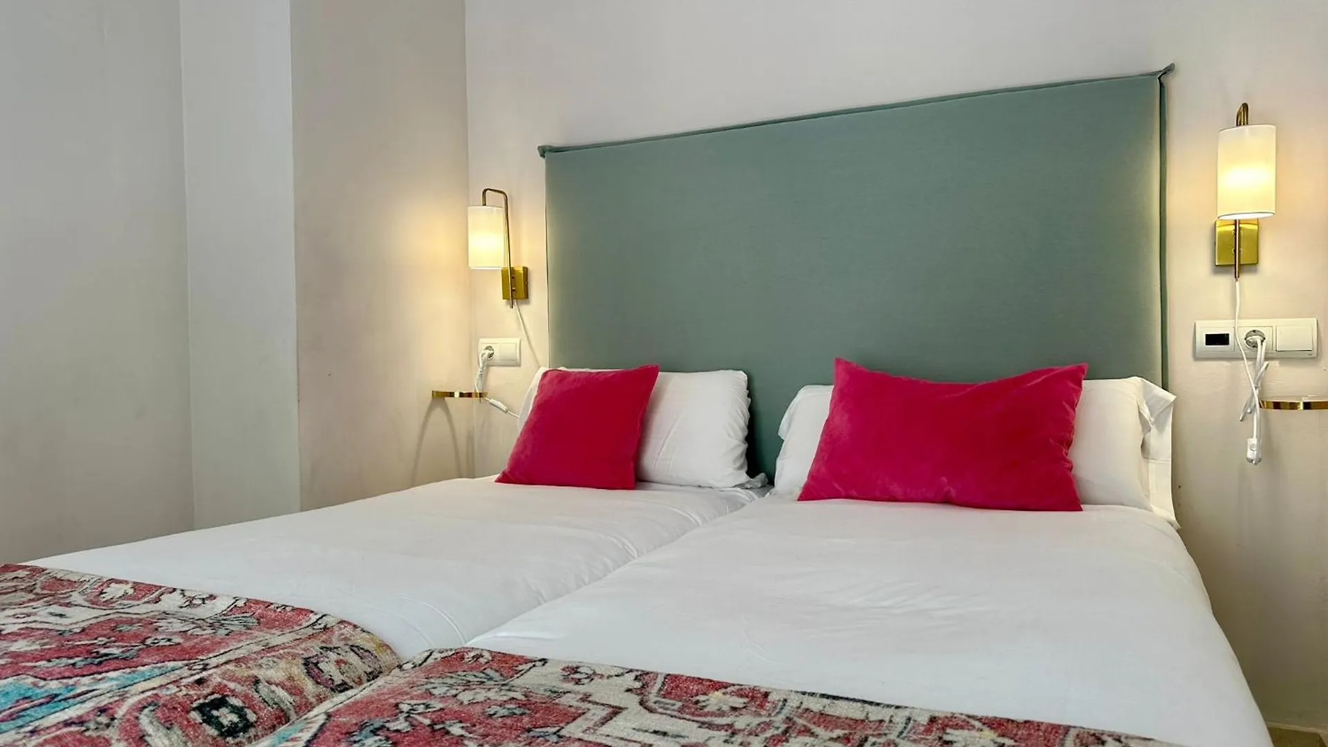 Urbe10 Pries Garden Apartment Malaga